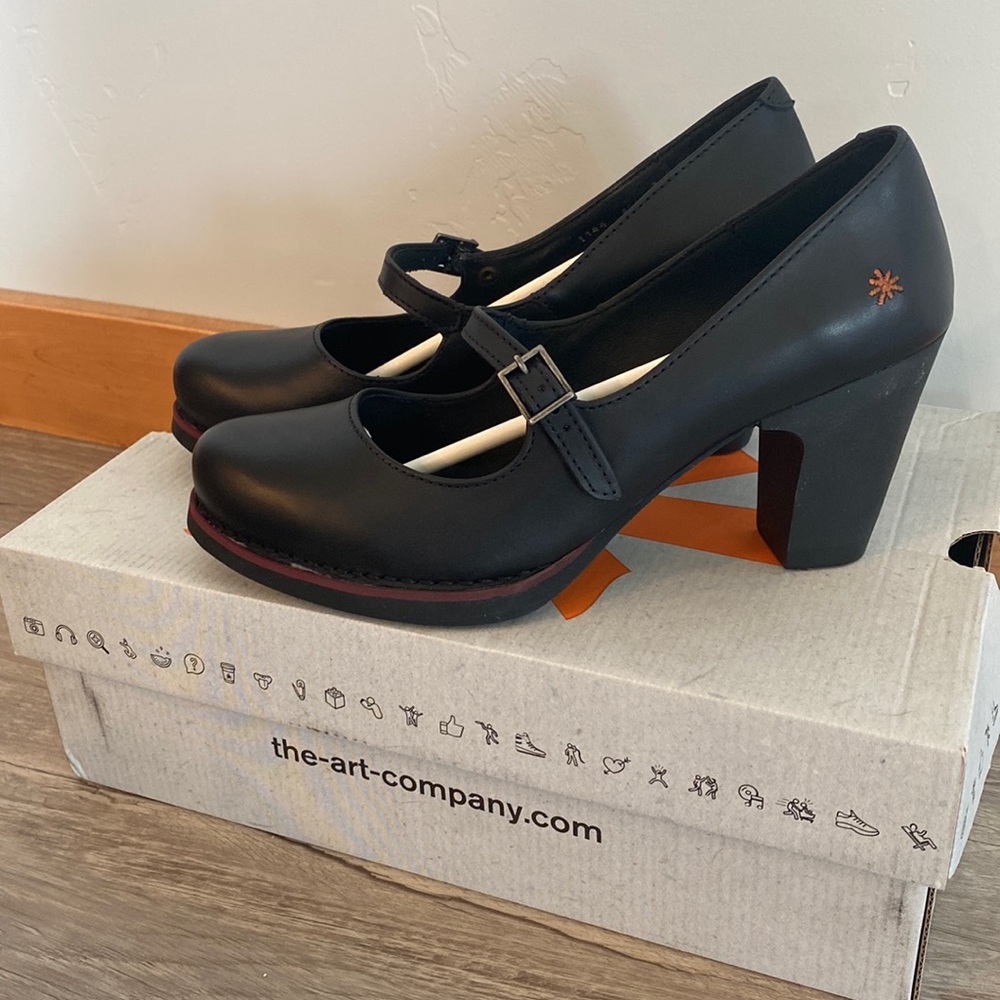 Black Art Company chunky heels, size 40 (9.5)